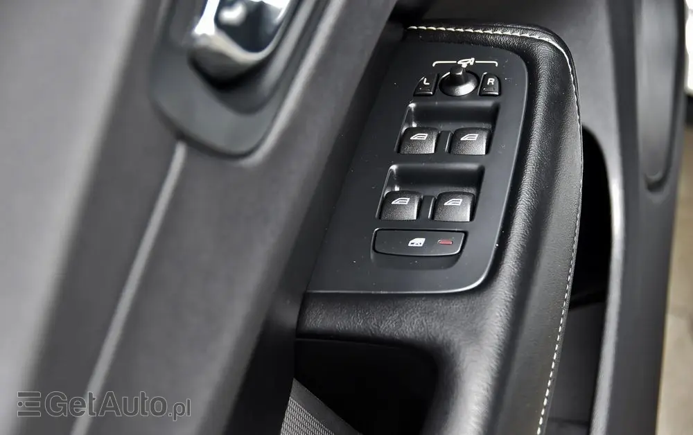 VOLVO XC 60 D4 R-Design