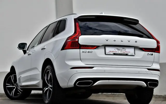 VOLVO XC 60 D4 R-Design