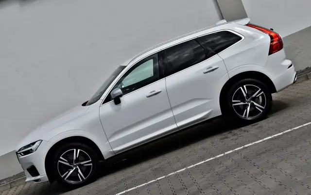 VOLVO XC 60 D4 R-Design
