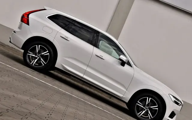 VOLVO XC 60 D4 R-Design