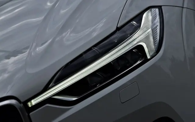 VOLVO XC 60 D4 R-Design