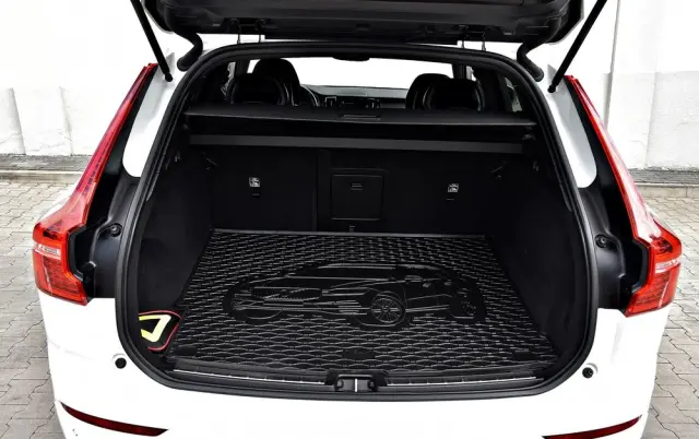 VOLVO XC 60 D4 R-Design