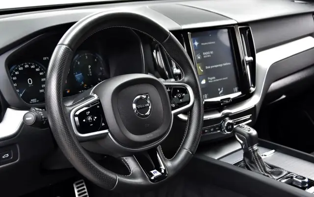 VOLVO XC 60 D4 R-Design