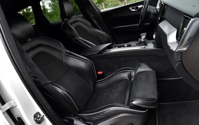 VOLVO XC 60 D4 R-Design