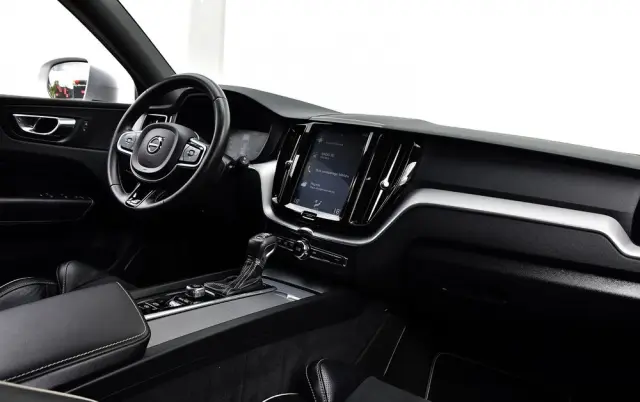 VOLVO XC 60 D4 R-Design