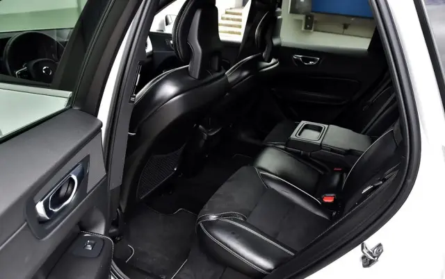 VOLVO XC 60 D4 R-Design