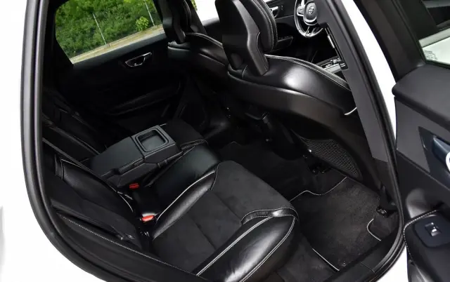 VOLVO XC 60 D4 R-Design