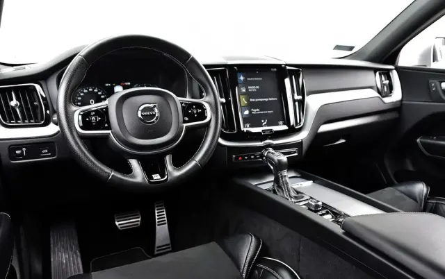 VOLVO XC 60 D4 R-Design