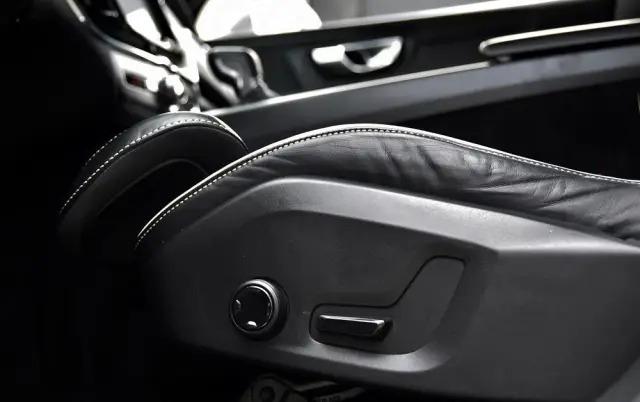 VOLVO XC 60 D4 R-Design