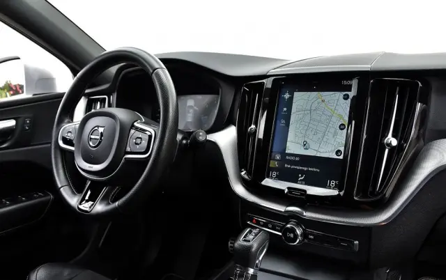 VOLVO XC 60 D4 R-Design