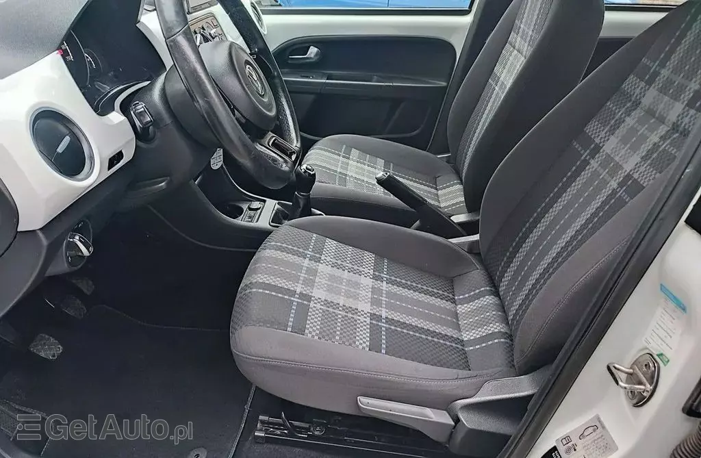 VOLKSWAGEN Up! 