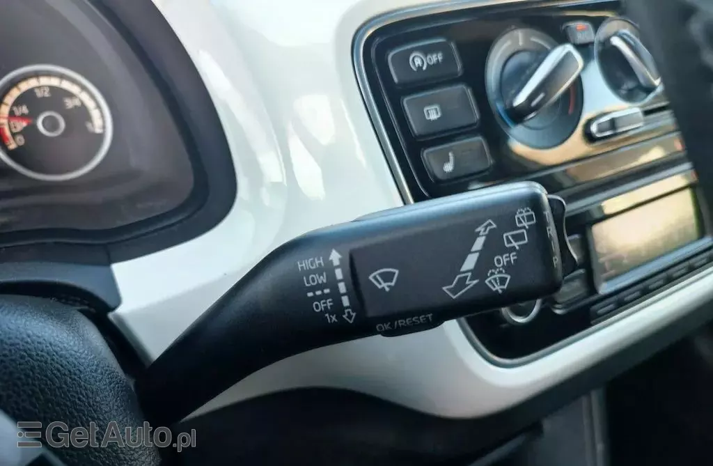 VOLKSWAGEN Up! 