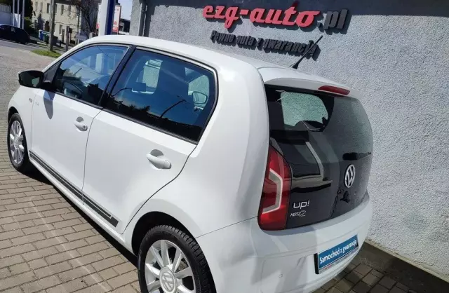 VOLKSWAGEN Up! 