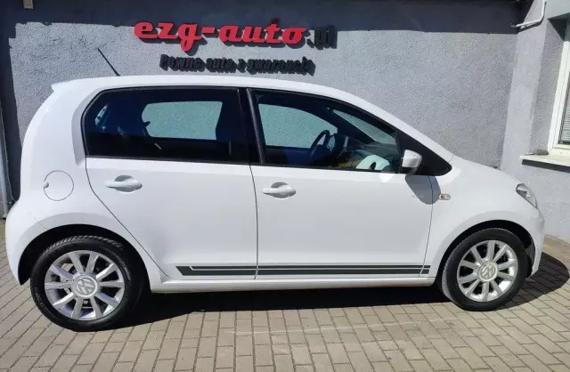VOLKSWAGEN Up! 