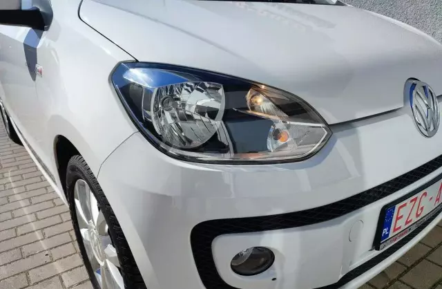VOLKSWAGEN Up! 
