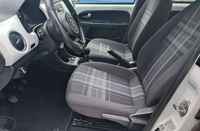 VOLKSWAGEN Up! 