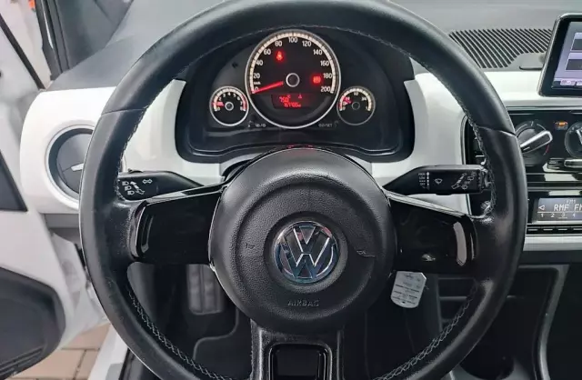 VOLKSWAGEN Up! 