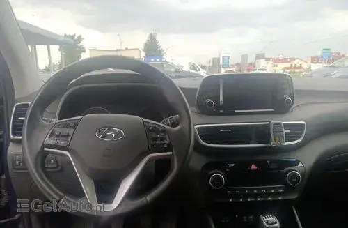 HYUNDAI Tucson 