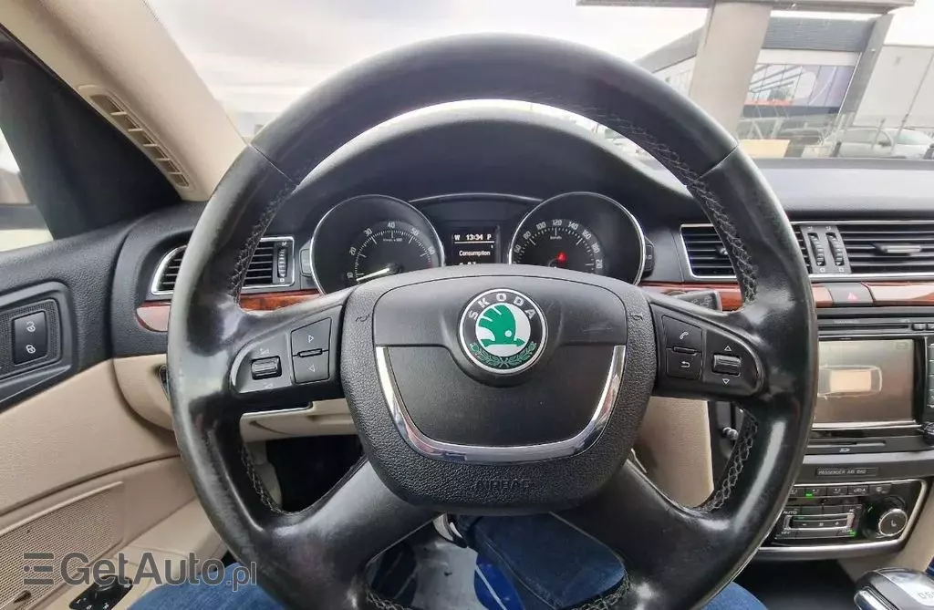 SKODA Superb 
