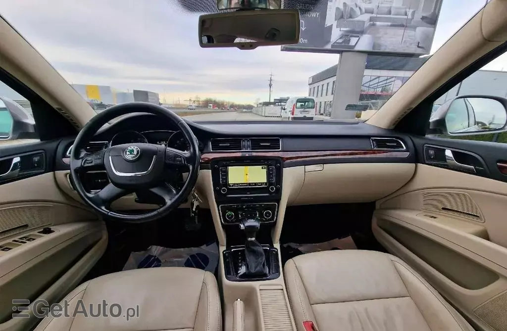 SKODA Superb 