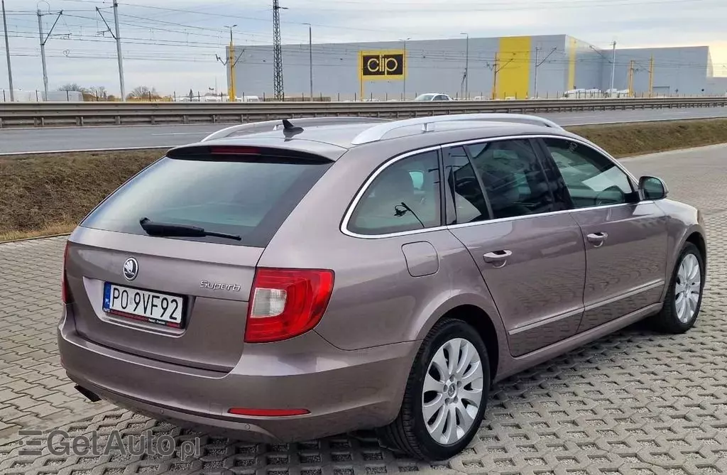 SKODA Superb 