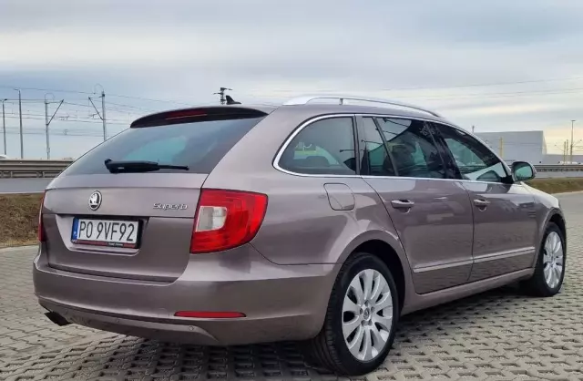 SKODA Superb 