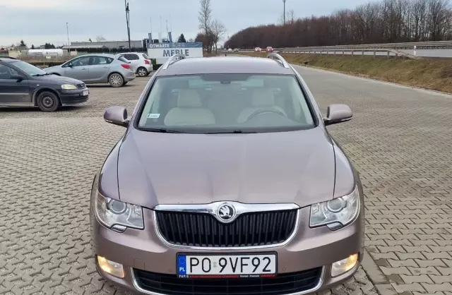 SKODA Superb 