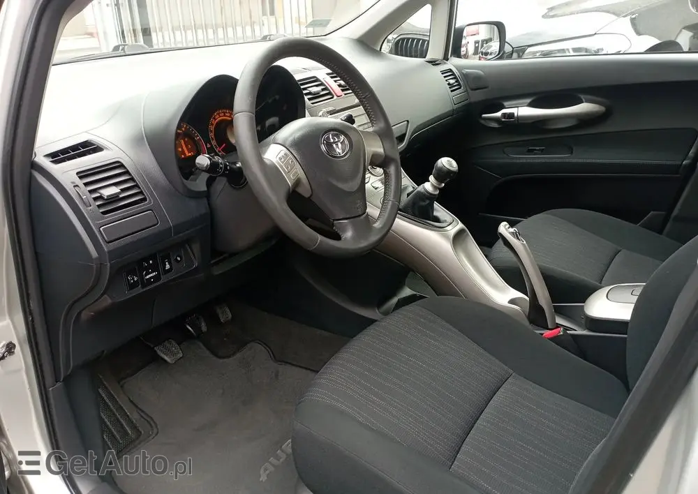 TOYOTA Auris 1.4 D-4D Luna