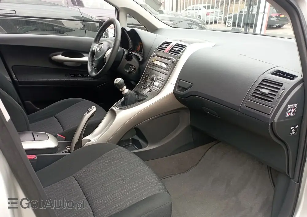 TOYOTA Auris 1.4 D-4D Luna