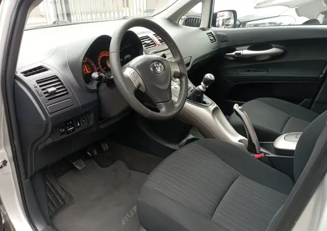 TOYOTA Auris 1.4 D-4D Luna