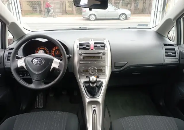 TOYOTA Auris 1.4 D-4D Luna