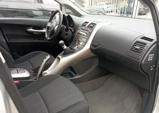 TOYOTA Auris 1.4 D-4D Luna