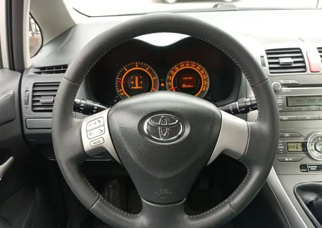 TOYOTA Auris 1.4 D-4D Luna