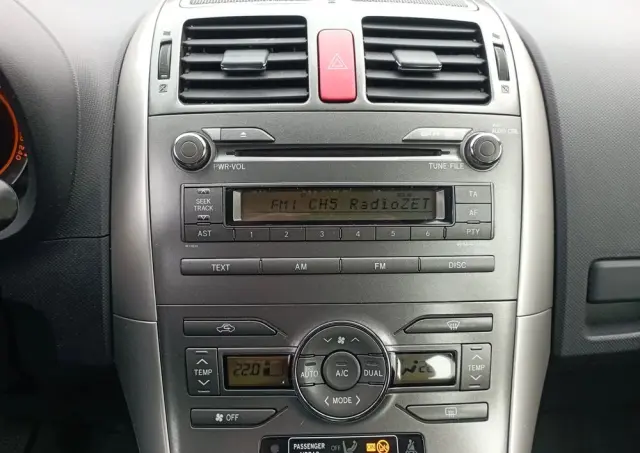 TOYOTA Auris 1.4 D-4D Luna
