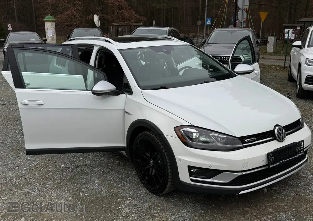 VOLKSWAGEN Golf Alltrack 