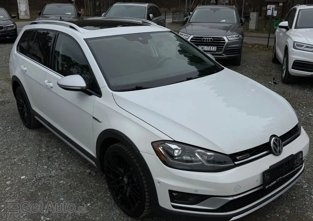 VOLKSWAGEN Golf Alltrack 
