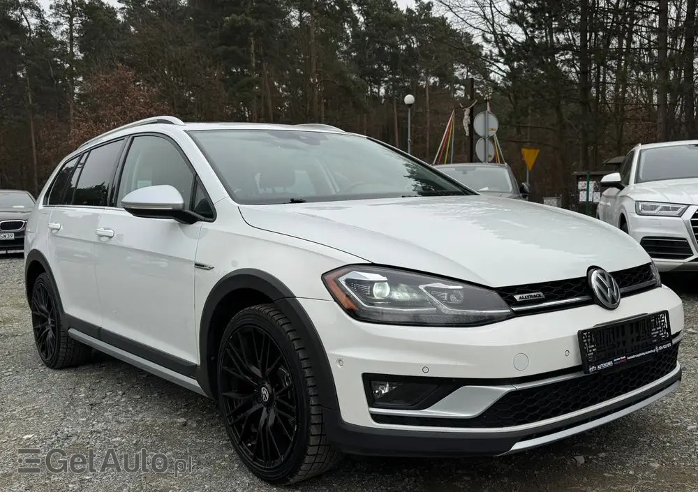 VOLKSWAGEN Golf Alltrack 