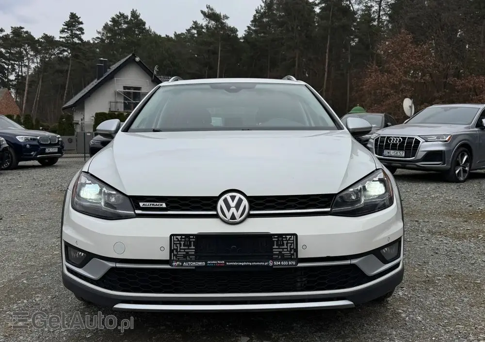 VOLKSWAGEN Golf Alltrack 