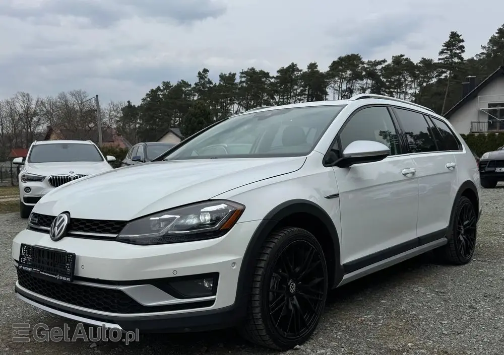 VOLKSWAGEN Golf Alltrack 