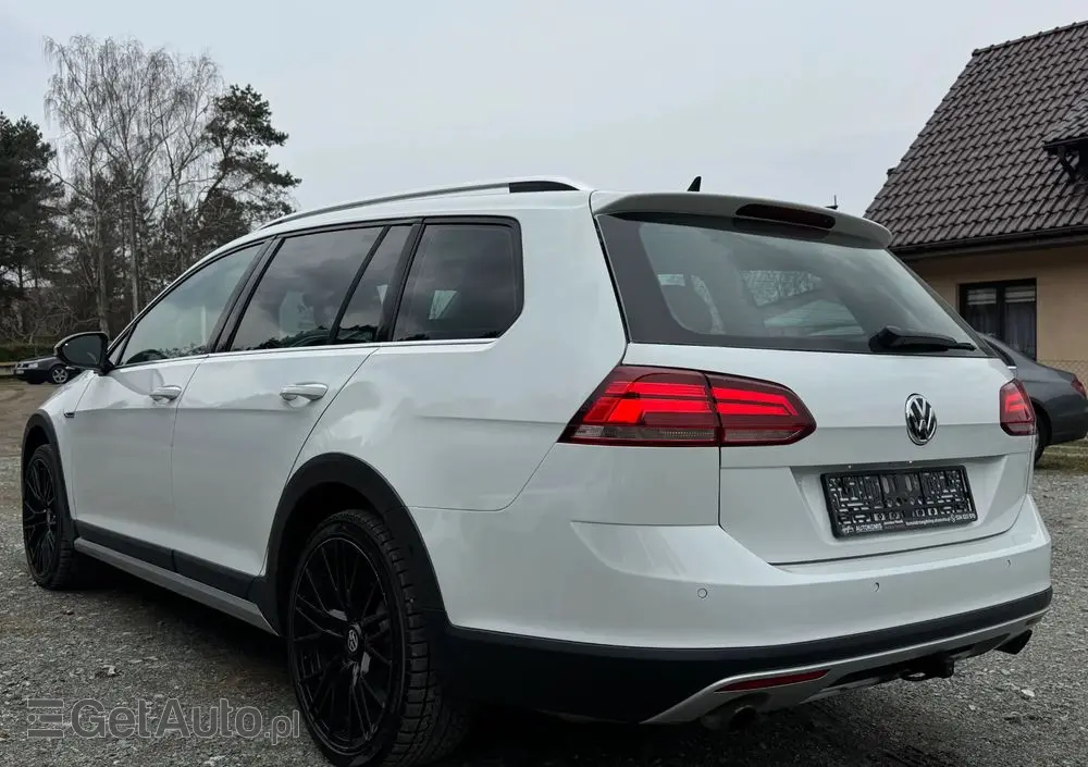 VOLKSWAGEN Golf Alltrack 