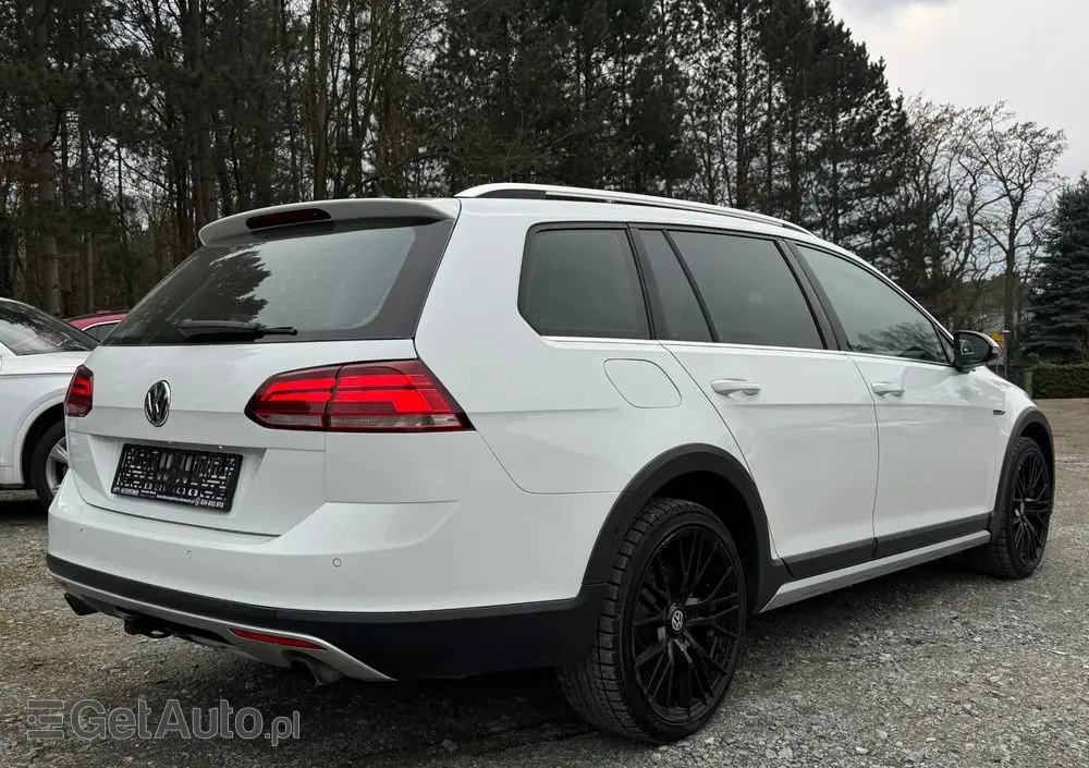 VOLKSWAGEN Golf Alltrack 