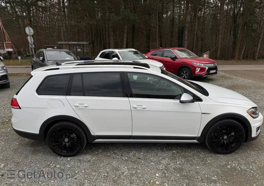 VOLKSWAGEN Golf Alltrack 