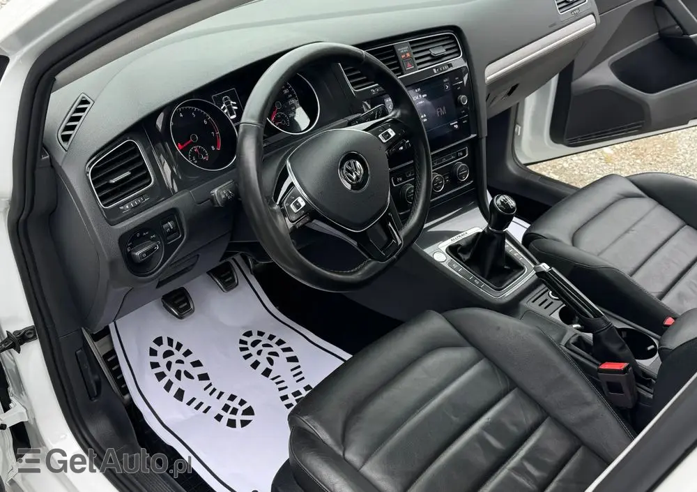 VOLKSWAGEN Golf Alltrack 