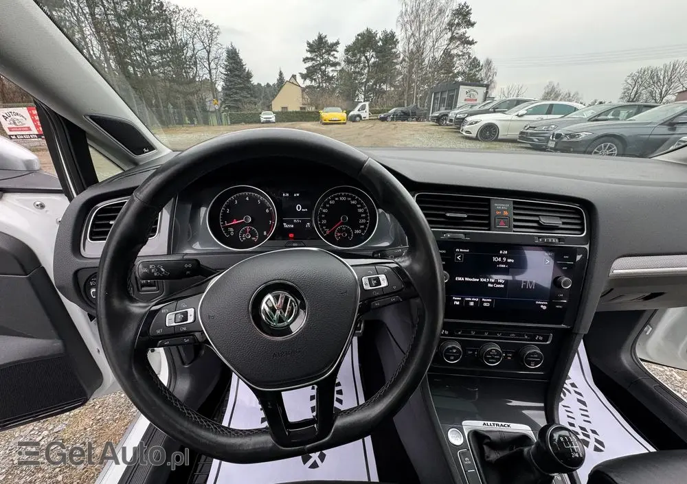 VOLKSWAGEN Golf Alltrack 