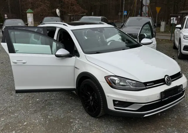VOLKSWAGEN Golf Alltrack 