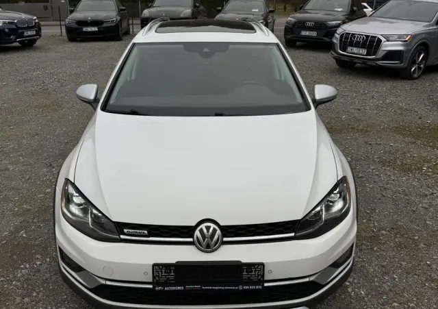 VOLKSWAGEN Golf Alltrack 