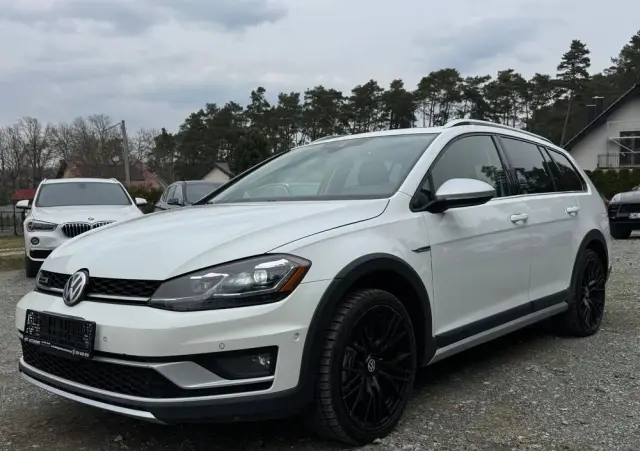 VOLKSWAGEN Golf Alltrack 