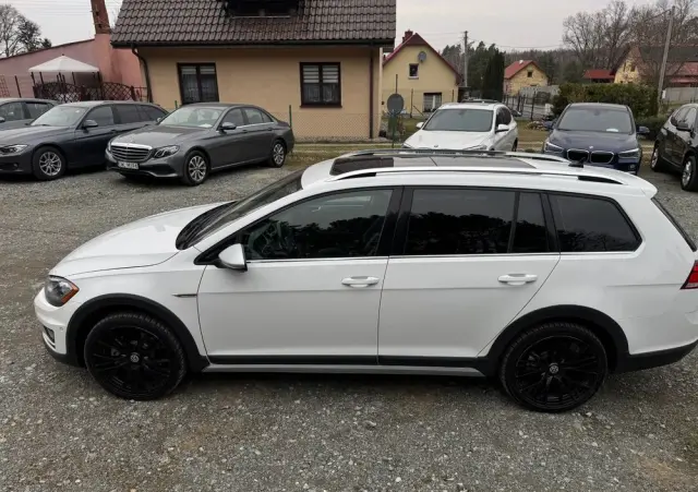 VOLKSWAGEN Golf Alltrack 
