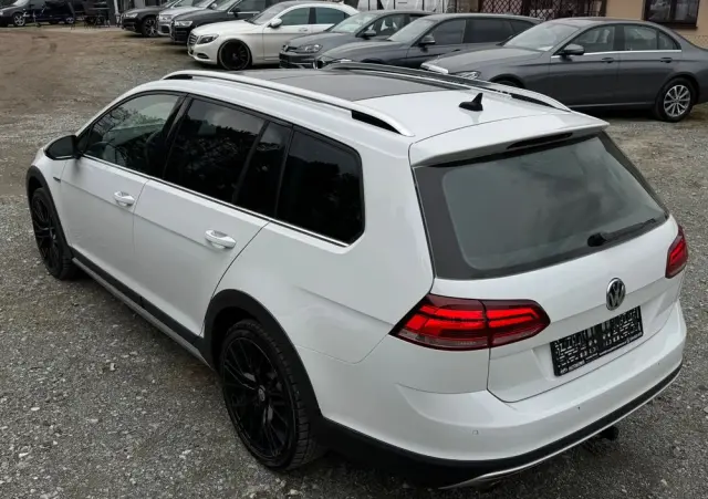 VOLKSWAGEN Golf Alltrack 
