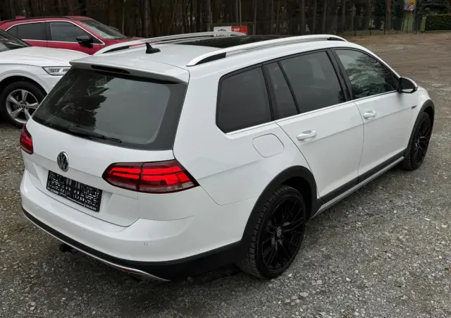 VOLKSWAGEN Golf Alltrack 